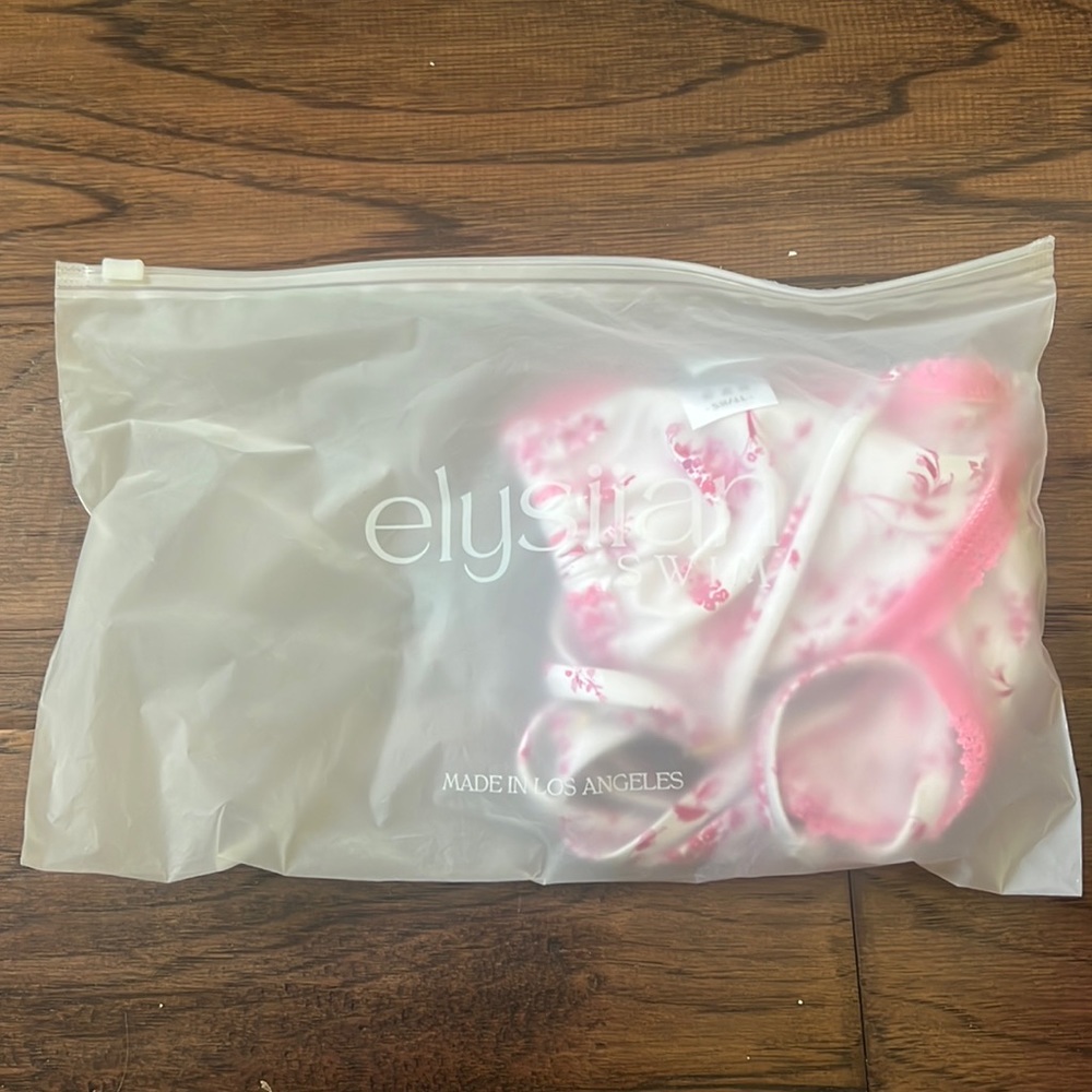 S floral boutique kini top!